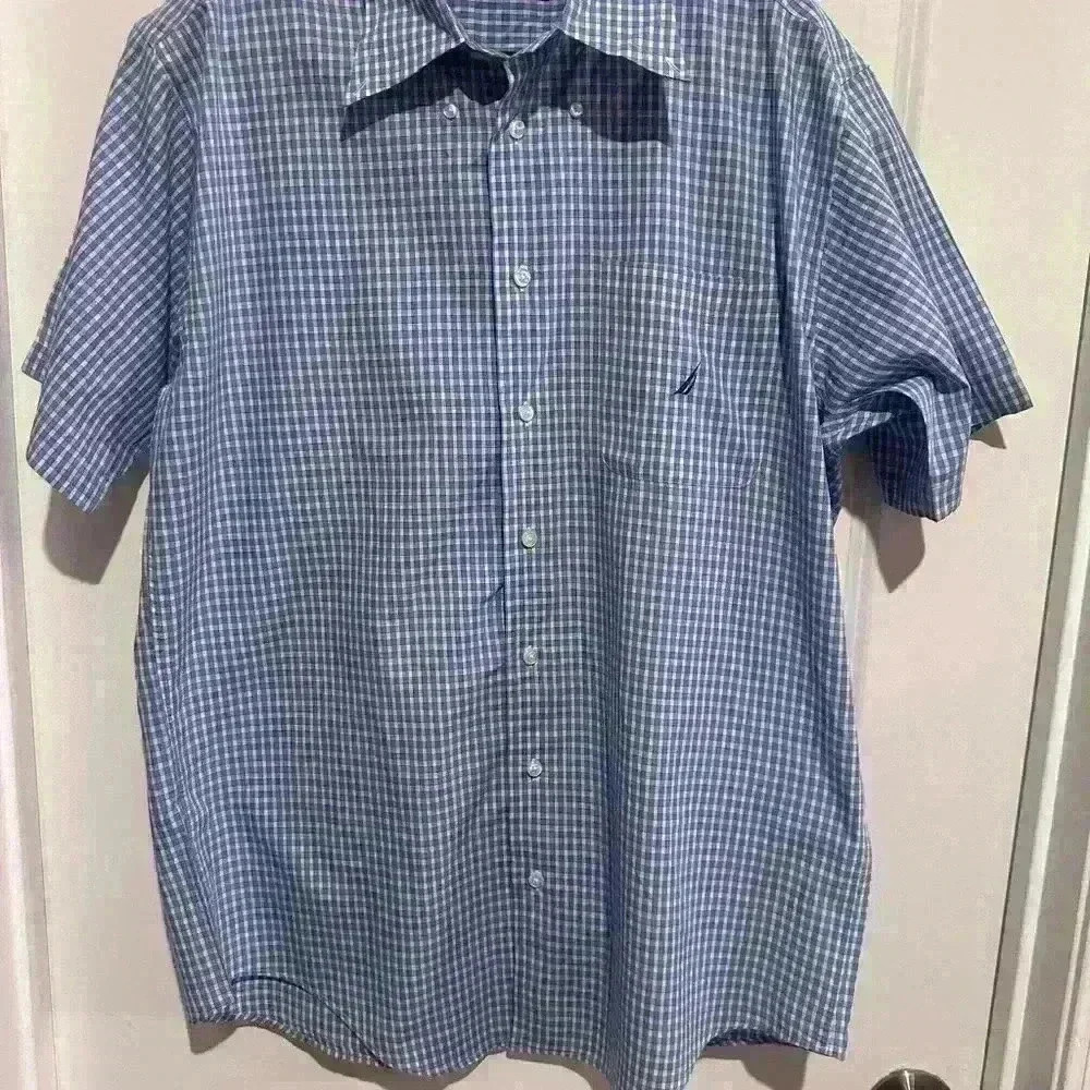 Size Medium Wrinkle-Resistant Plaid Short-Sleeve Shirt